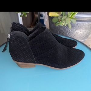 Kenneth Cole 9.5 booties
